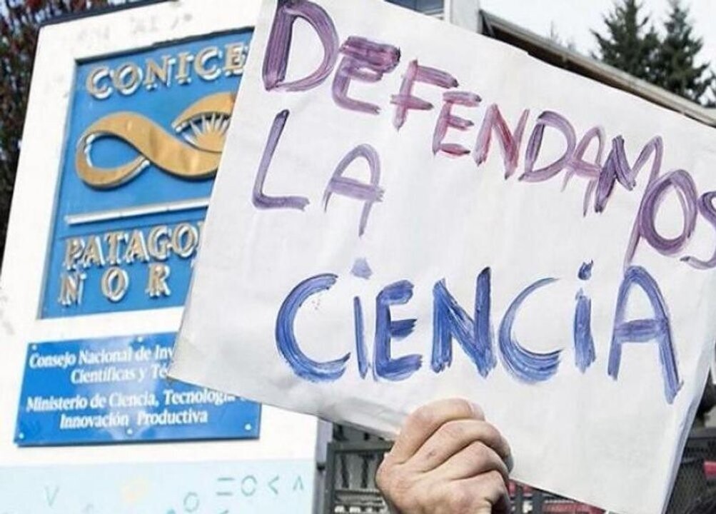 Protest Against Salary Cuts in Buenos Aires