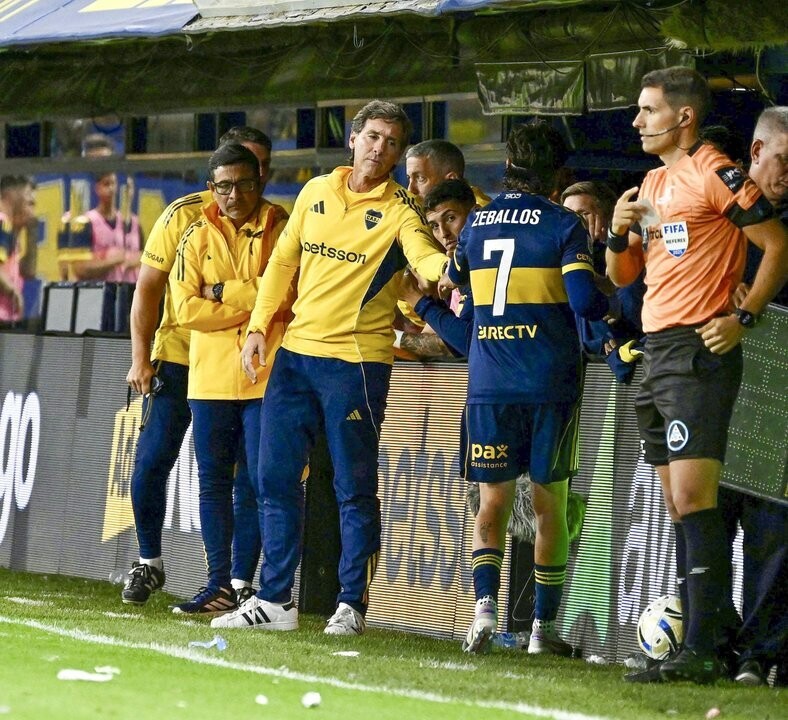 Boca's Ezequiel Zeballos addresses fans after Clausura elimination