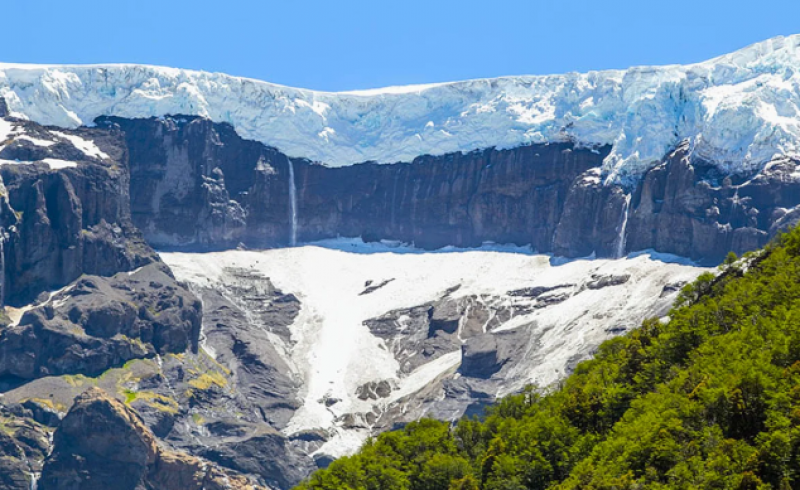 Discover the Stunning Trek to Glaciar Castaño Overa