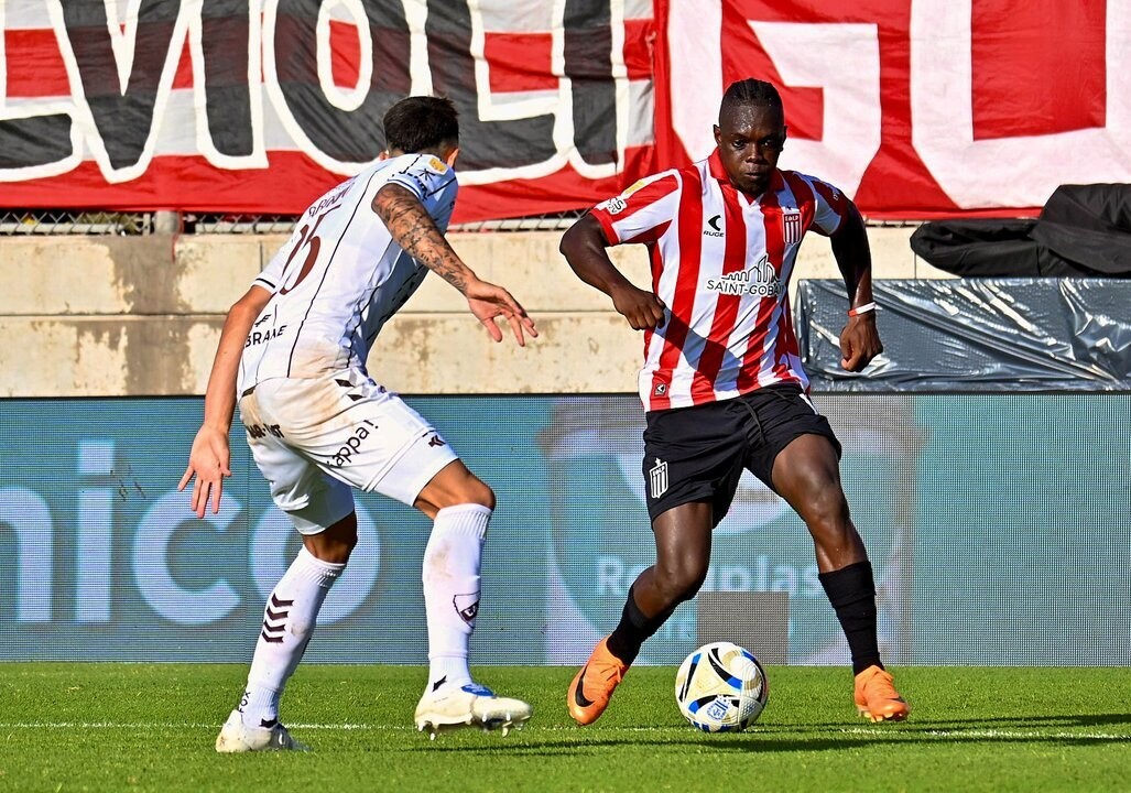 Колумбийский нападающий Эдвин Сетре возвращается в «Эстудиантес»