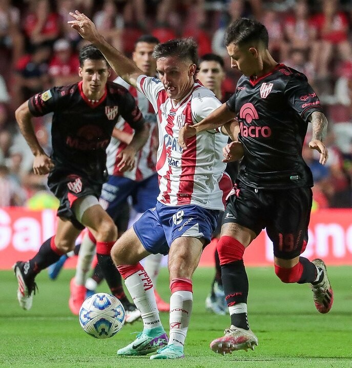 Unión and Instituto draw goalless in the Apertura