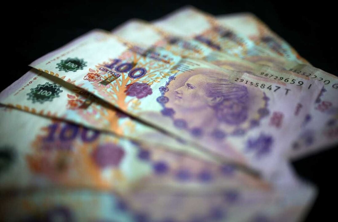 Экономические вызовы в Аргентине: резкое снижение продаж в супермаркетах и ресторанах