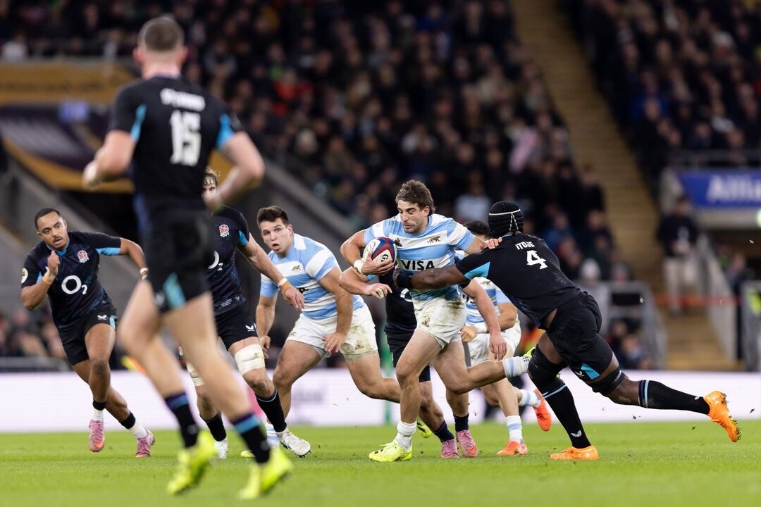 Игрок сборной Аргентины по регби получил травму колена в матче с Англией