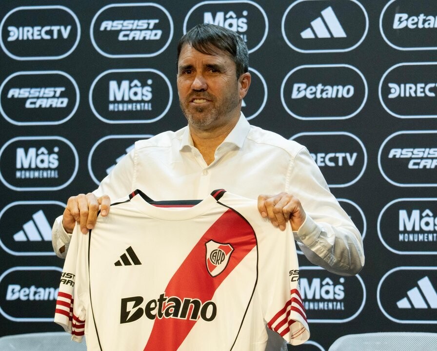 Eduardo Coudet Presented as New River Plate Head Coach