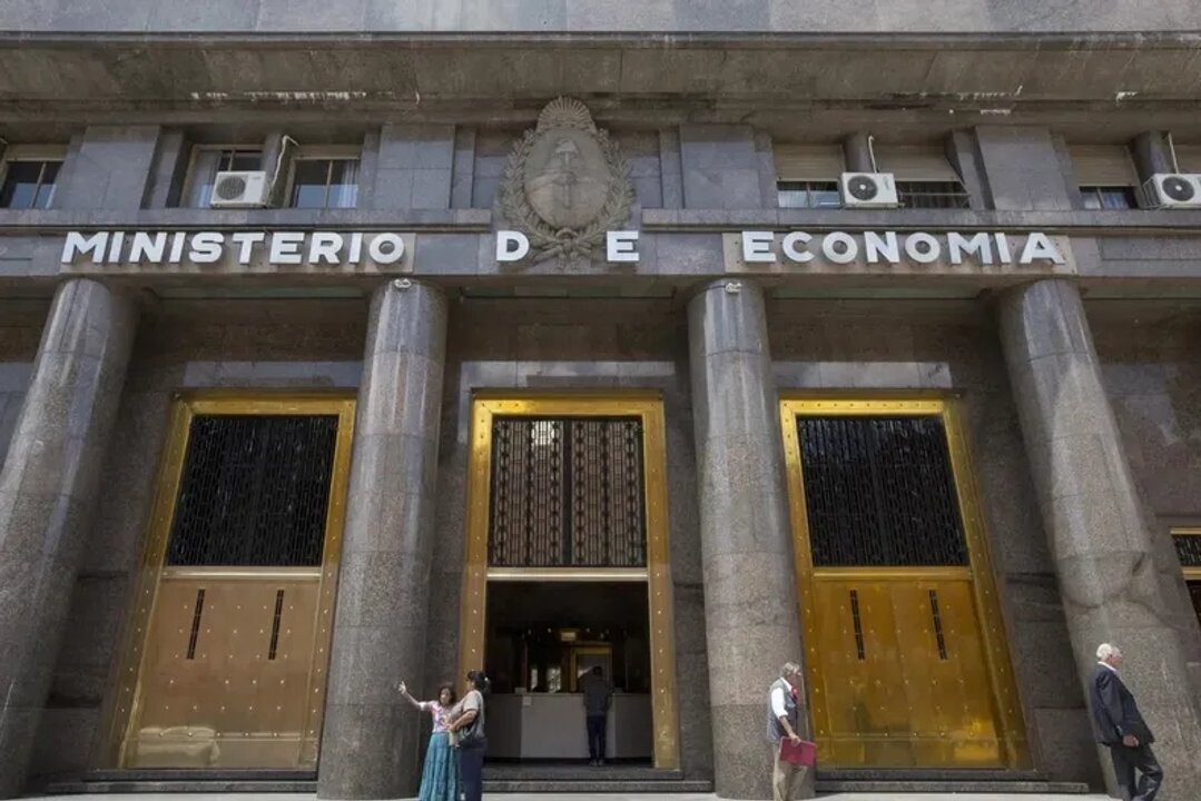 Аргентина санкционировала выпуск новых долговых инструментов на сумму свыше 32 триллионов песо