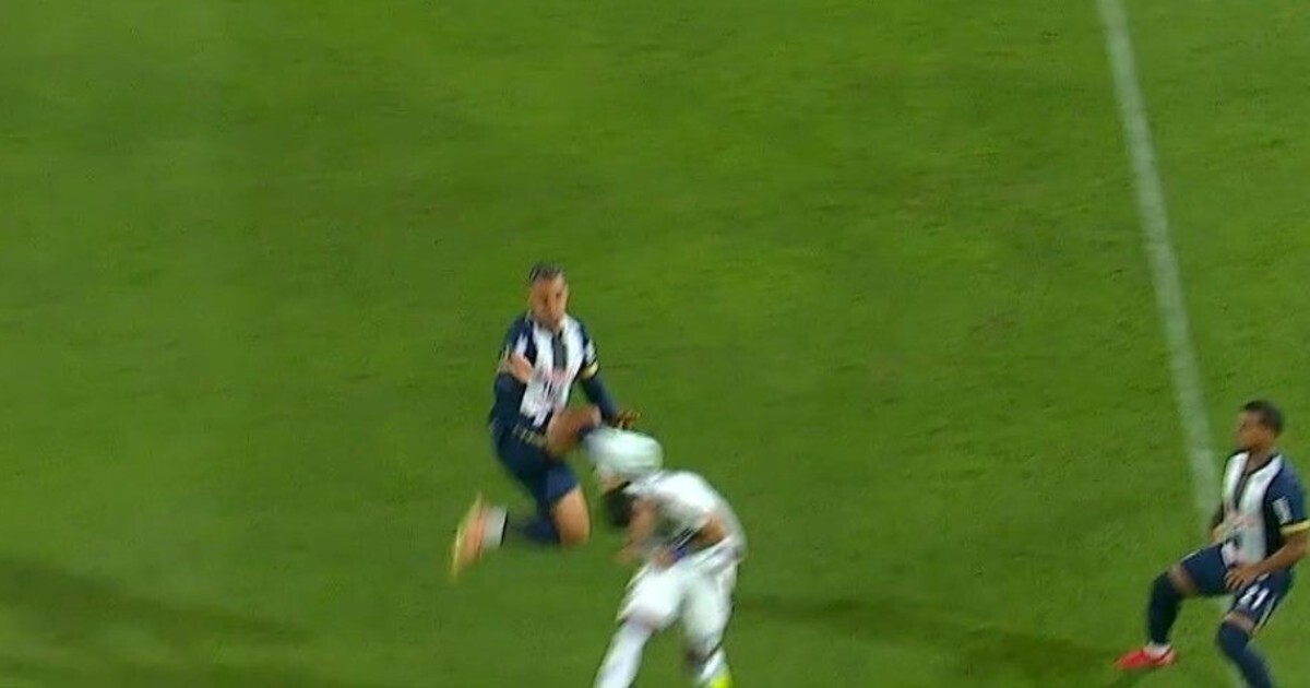 Severe foul by Noriega on Palacios