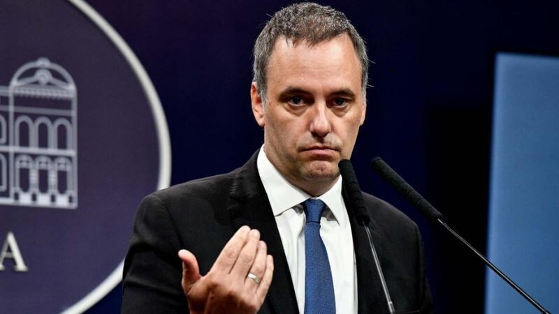 Правительство подтверждает обсуждение закона о базах в Сенате