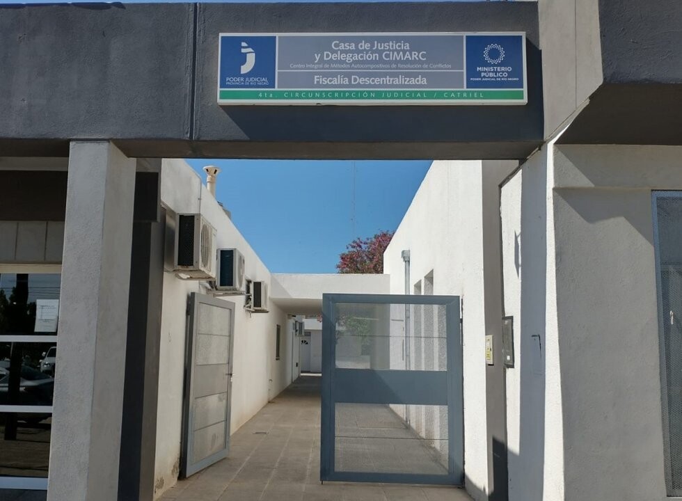 Мужчина в Рио-Негро привлечен к ответственности за избиение и удержание жены