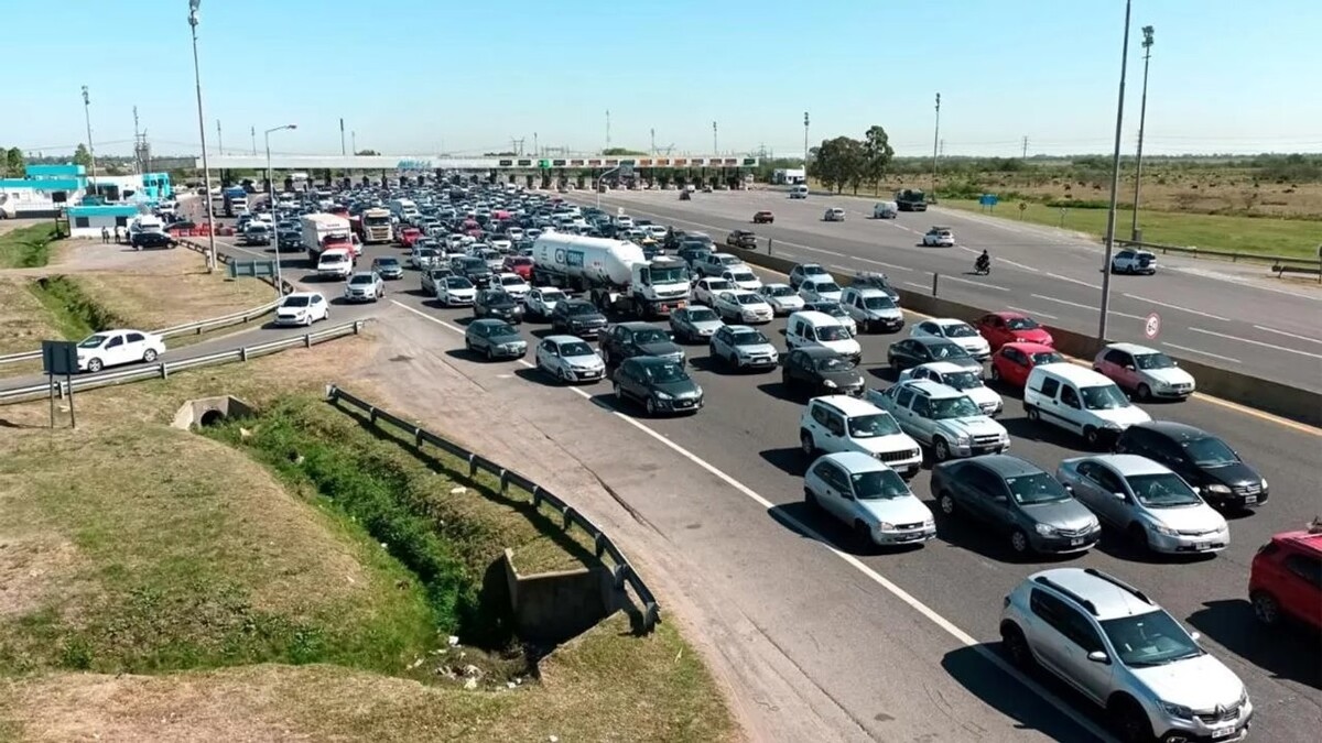 Long Weekend Begins: Atlantic Coast Packed with Tourists