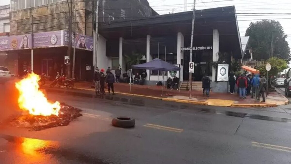 Протесты за повышение зарплаты в Посадасе, Аргентина