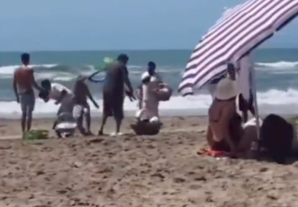 Pelea en la playa de Mar Azul