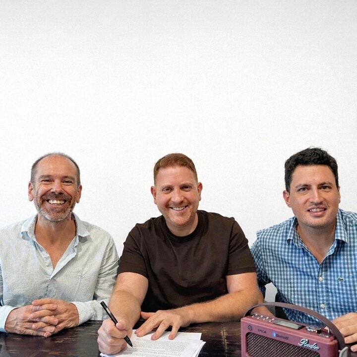 Influential Journalist Jonatan Viale Renews Contract with Radio Rivadavia