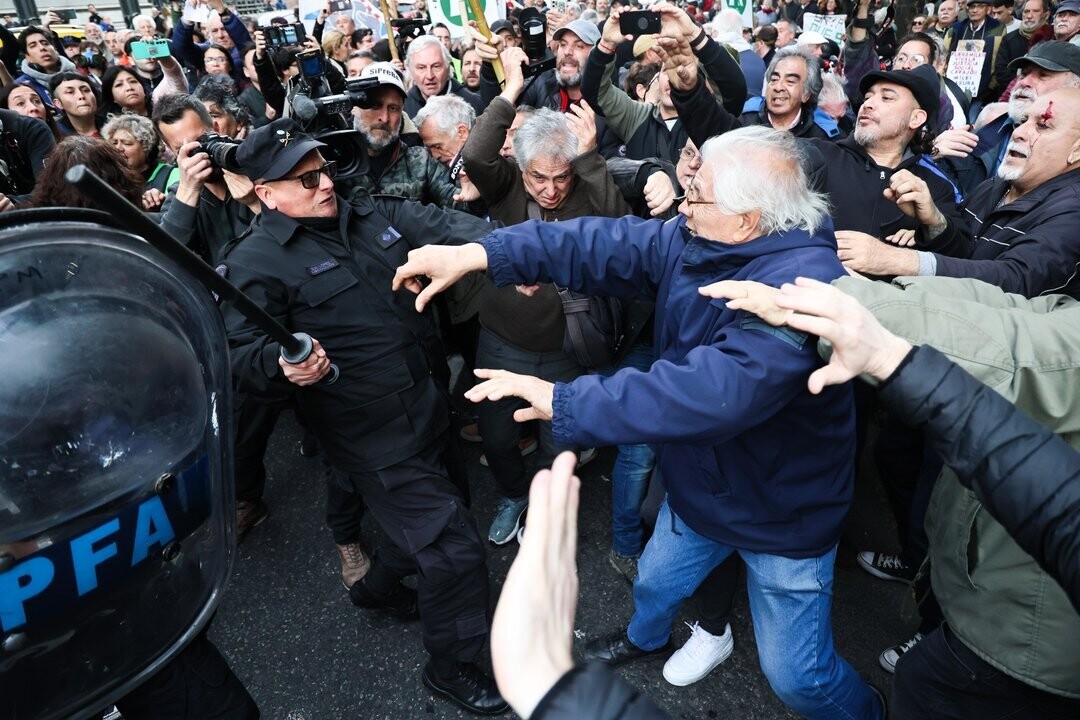 Полицейские репрессии против пенсионеров в Конгрессе