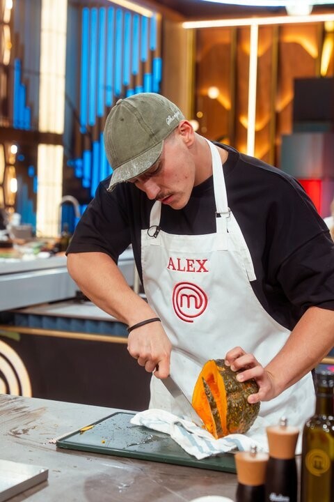 Luck Ra заменяет свою девушку в MasterChef Celebrity