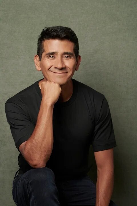 演员奥斯吉·古斯曼讲述布宜诺斯艾利斯的警察暴力