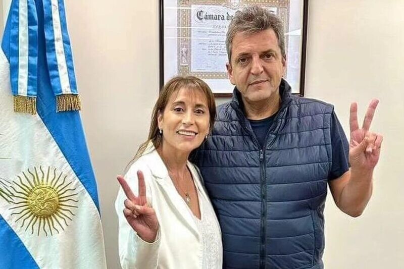 Скандал в Конгрессе Аргентины: сенатор пыталась силой занять кабинет