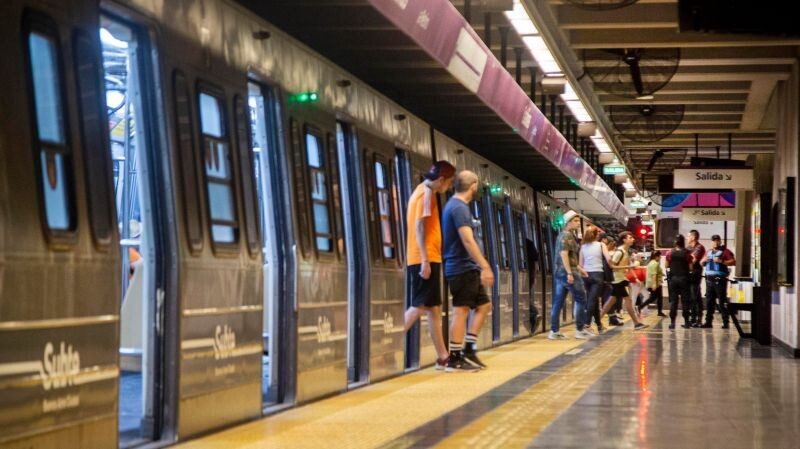 Asbestos Tragedy: Subway Strike in Buenos Aires