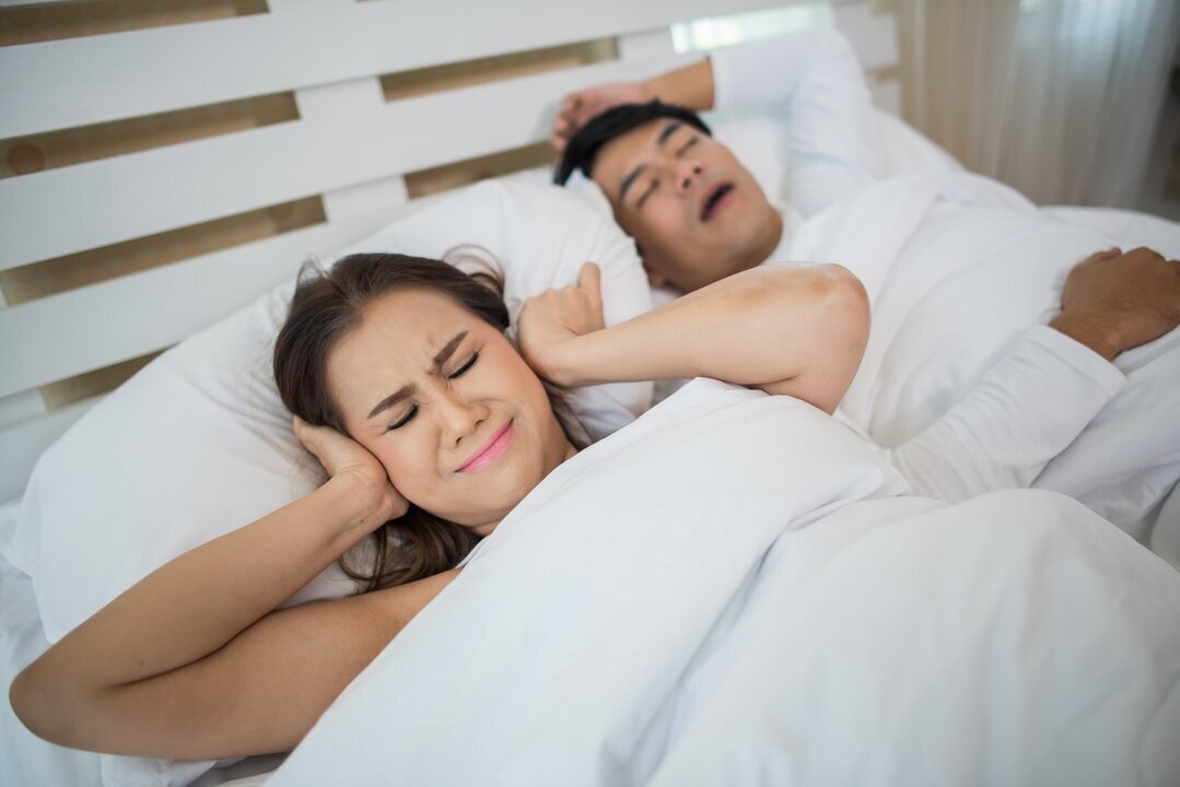 Snoring While Traveling: How to Maintain Harmony and Health on Vacation