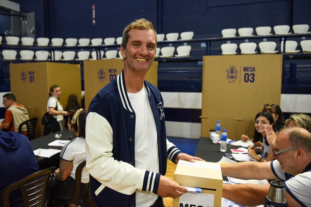 Gimnasia Elects New President, Vice President Becomes a Star