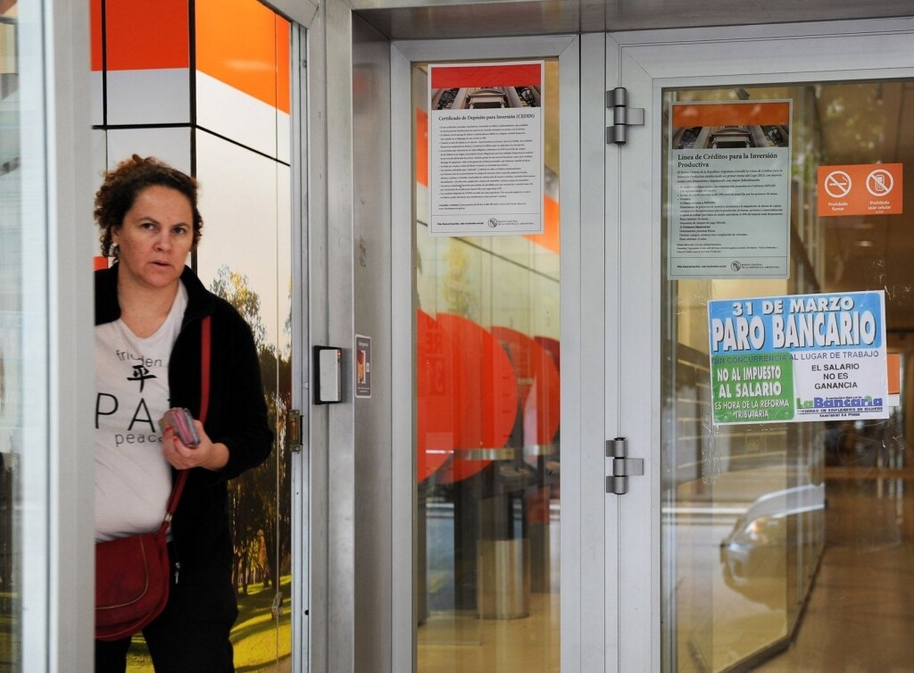 米莱改革：企业减税与削减社保