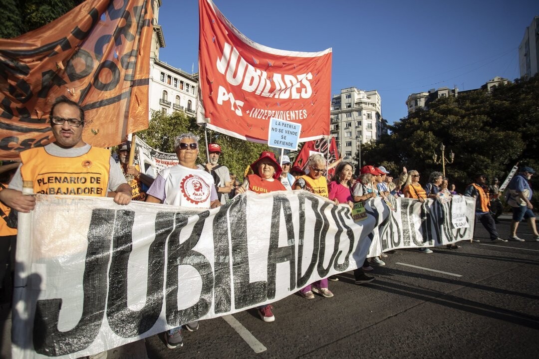 阿根廷养老金领取者要求提高养老金并废除劳动法