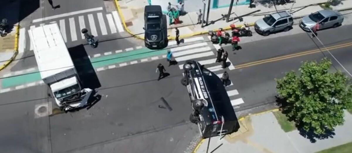 Три полицейских и трое гражданских получили ранения в ДТП в Буэнос-Айресе