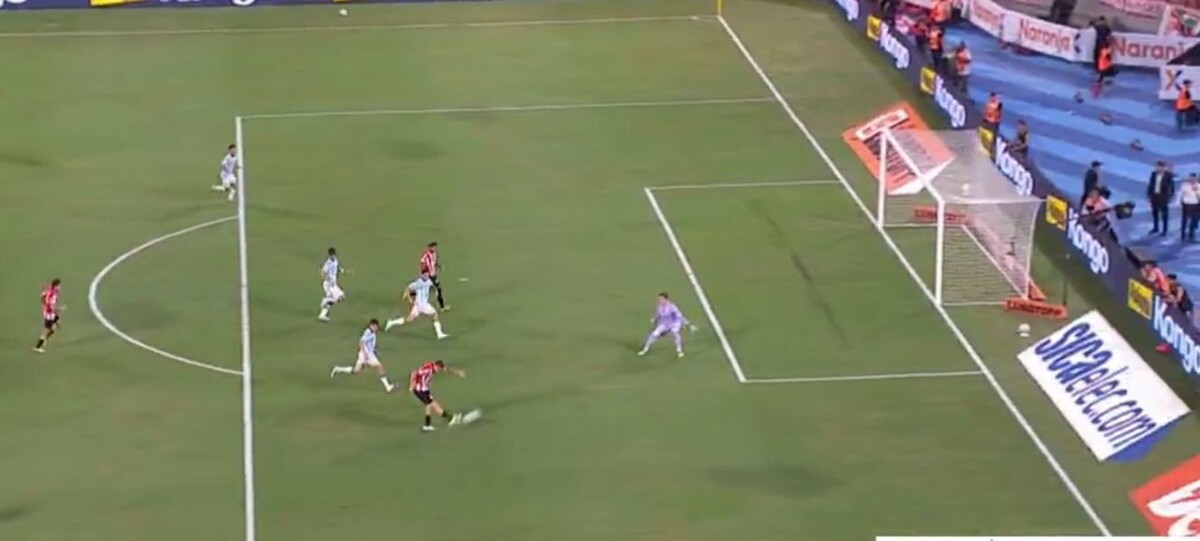 Racing's goalkeeper saves team in championship final