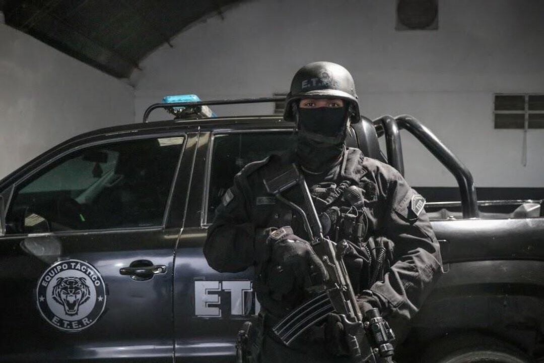 Полицейский арестован за стрельбу в женщину во время психического кризиса