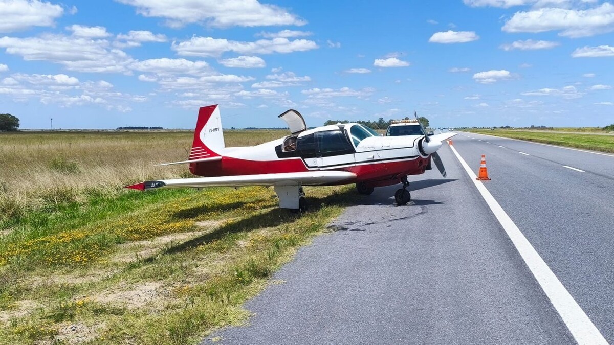 Small Plane Makes Emergency Landing on Highway in Argentina