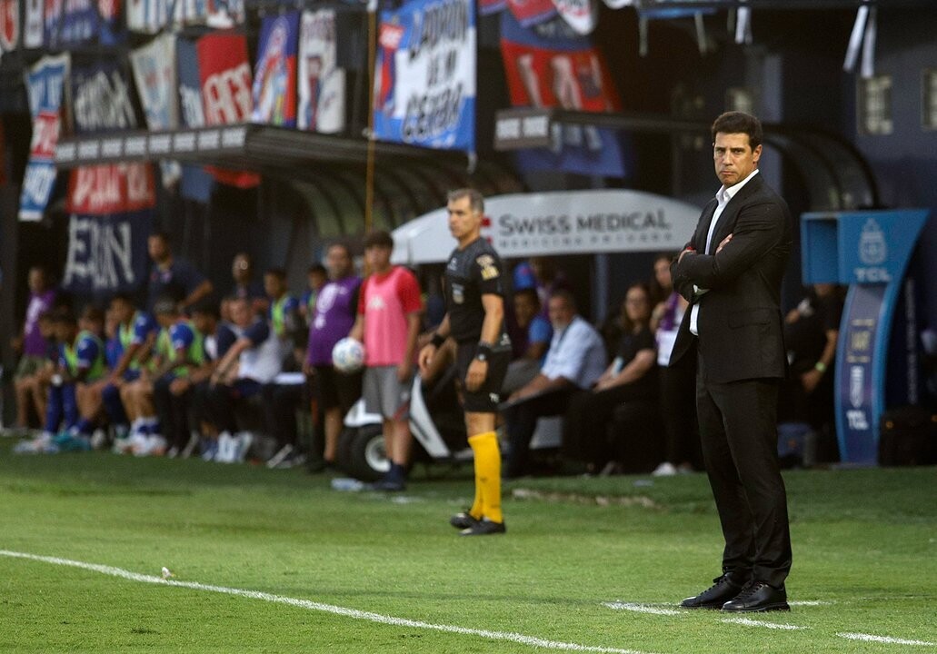 Provisional Suspension of Vélez Coach