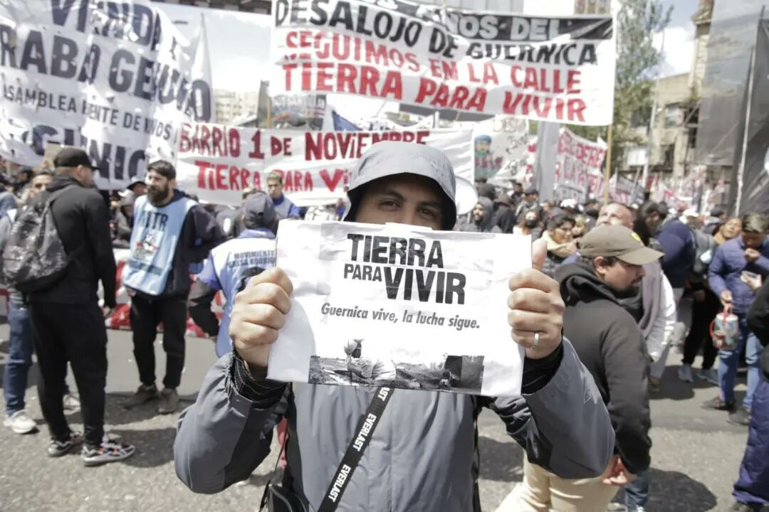 Protest in Guernica for Dignified Housing