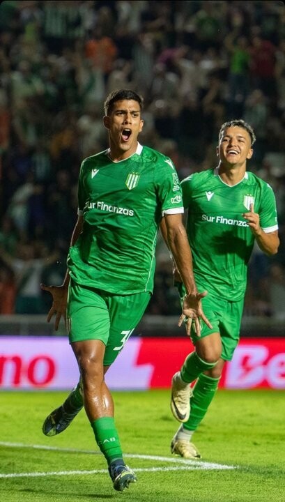 Banfield Dominates Newell's with 3-0 Victory