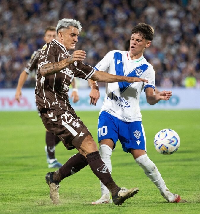 Vélez Hosts San Lorenzo in Crucial Match