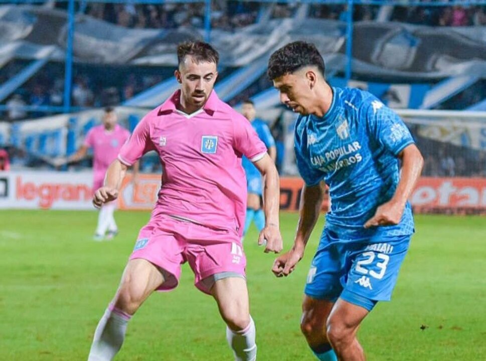 Атлетико Тукуман разгромил Эстудиантес и одержал первую победу