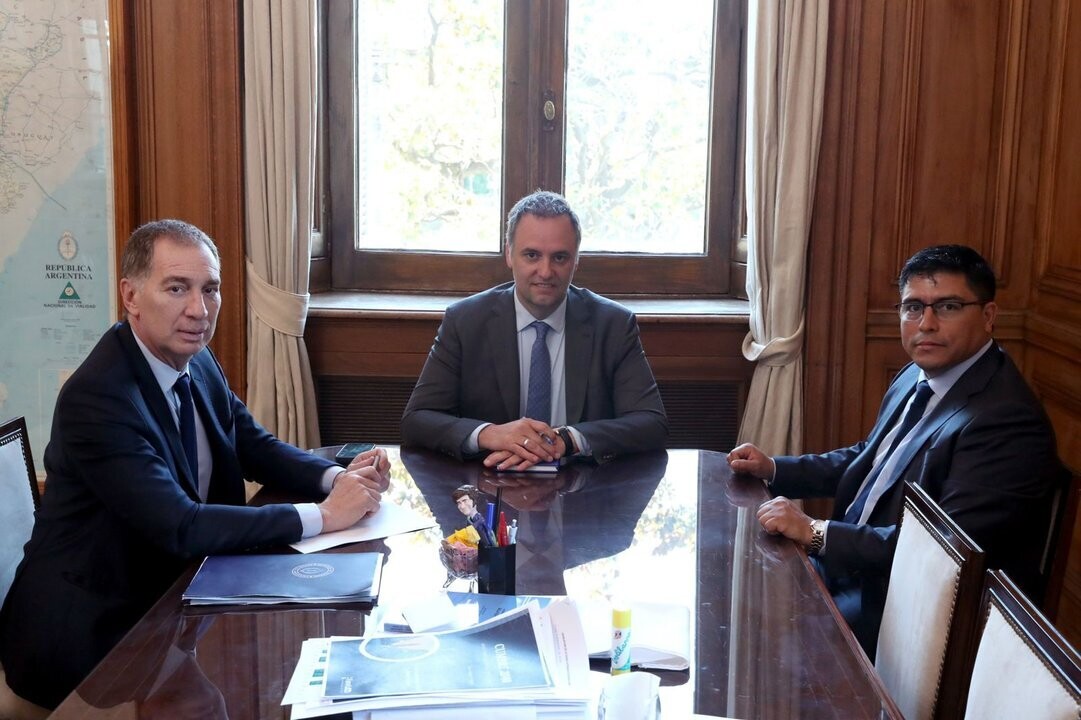 Министр внутренних дел Аргентины встретился с губернатором Санта-Круса для обсуждения бюджета