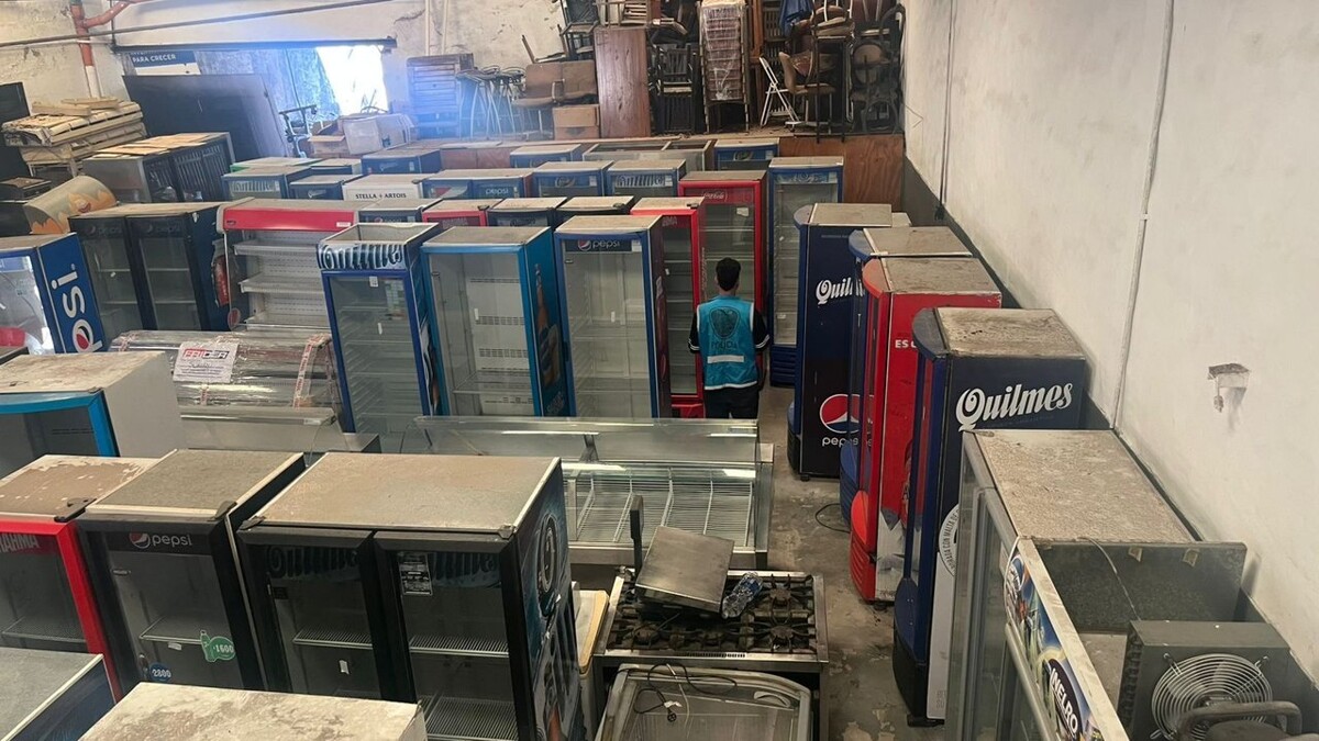 Buenos Aires Police Recovers 58 Refrigerators Sold Illegally Online