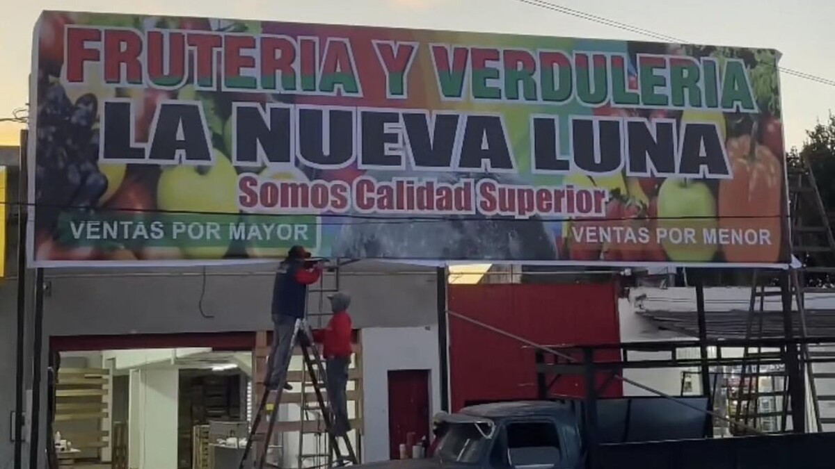 Argentinian store with low prices causes crowds and disorder