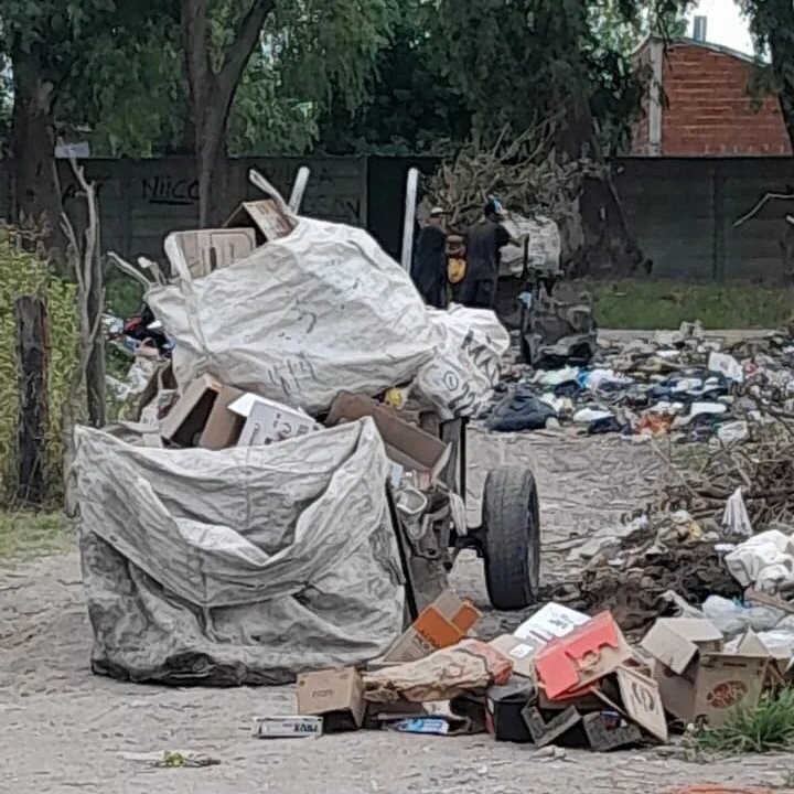 弗洛伦西奥-瓦雷拉的垃圾回收危机引发居民抗议