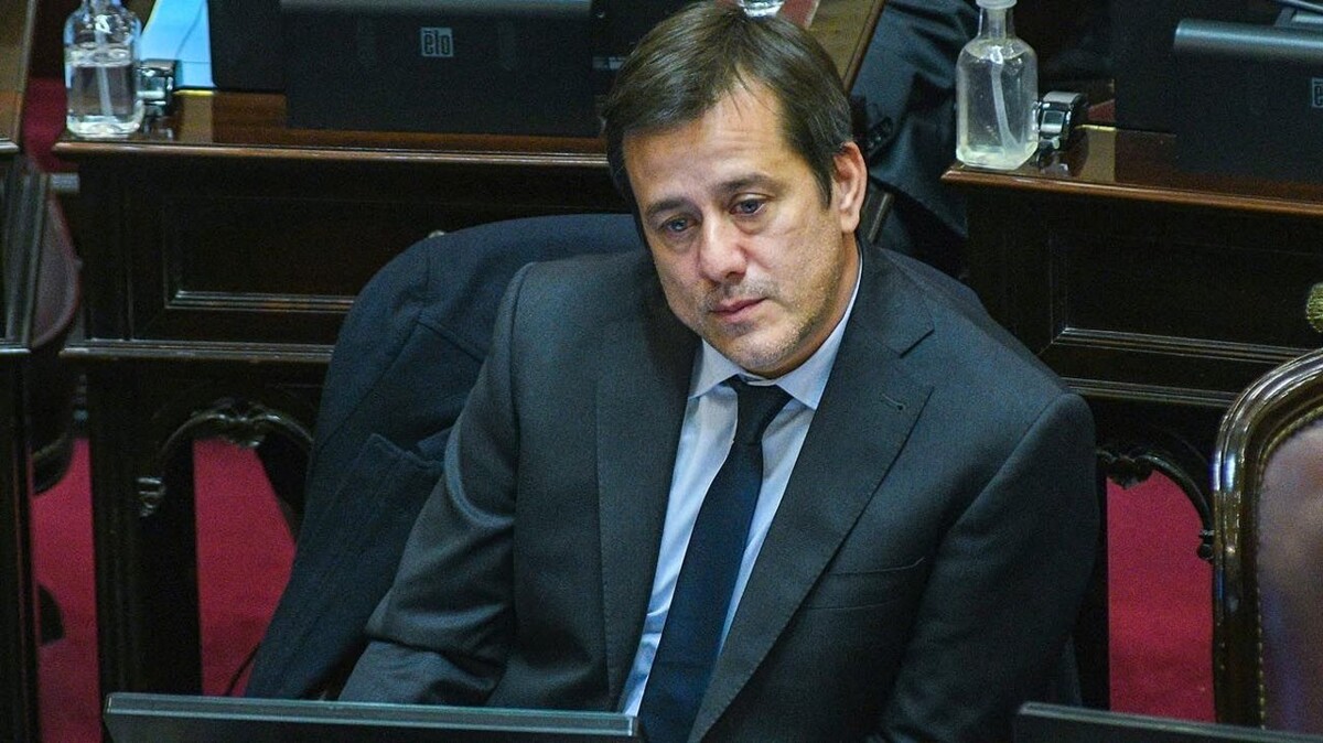 Senador Recalde califica la reforma laboral del Gobierno como "una ley monstruosa"