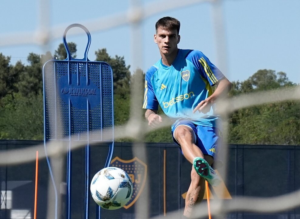 El club español Alavés hace una oferta por préstamo del mediocampista de Boca Kevin Zenón