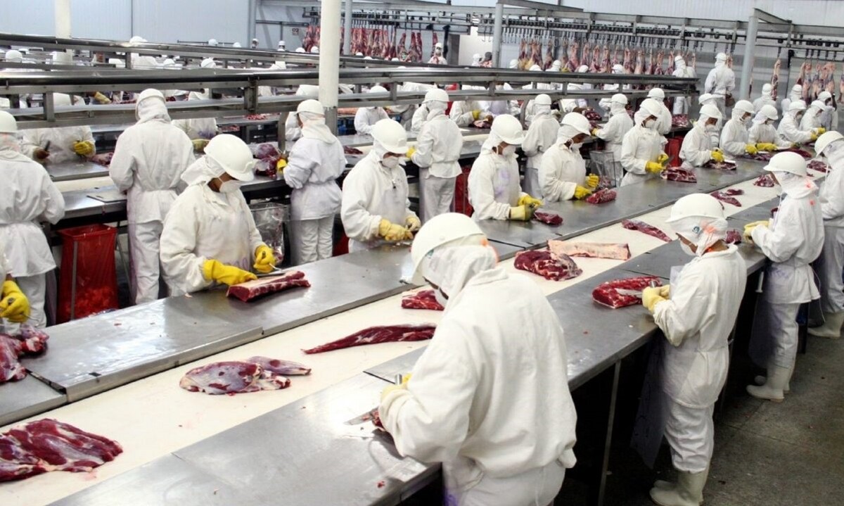 Работники мясной промышленности Аргентины достигли нового соглашения о повышении зарплаты