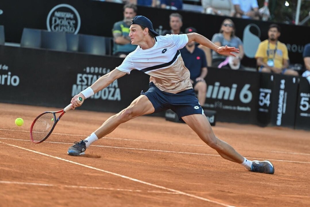 安布罗吉罗萨里奥挑战赛出局