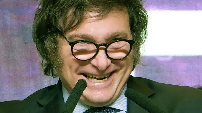 Заключенный разработал приложение и хочет быть переведен под домашний арест для завершения проекта