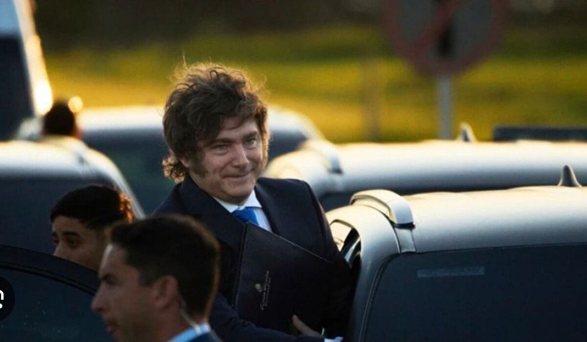 Президент Милеи остался без топлива в Ла-Плата во время выборов