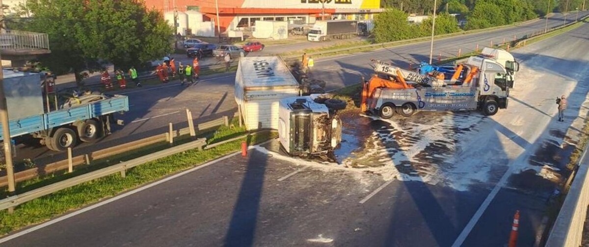 Авария с грузовиком на Панамериканском шоссе парализовала движение