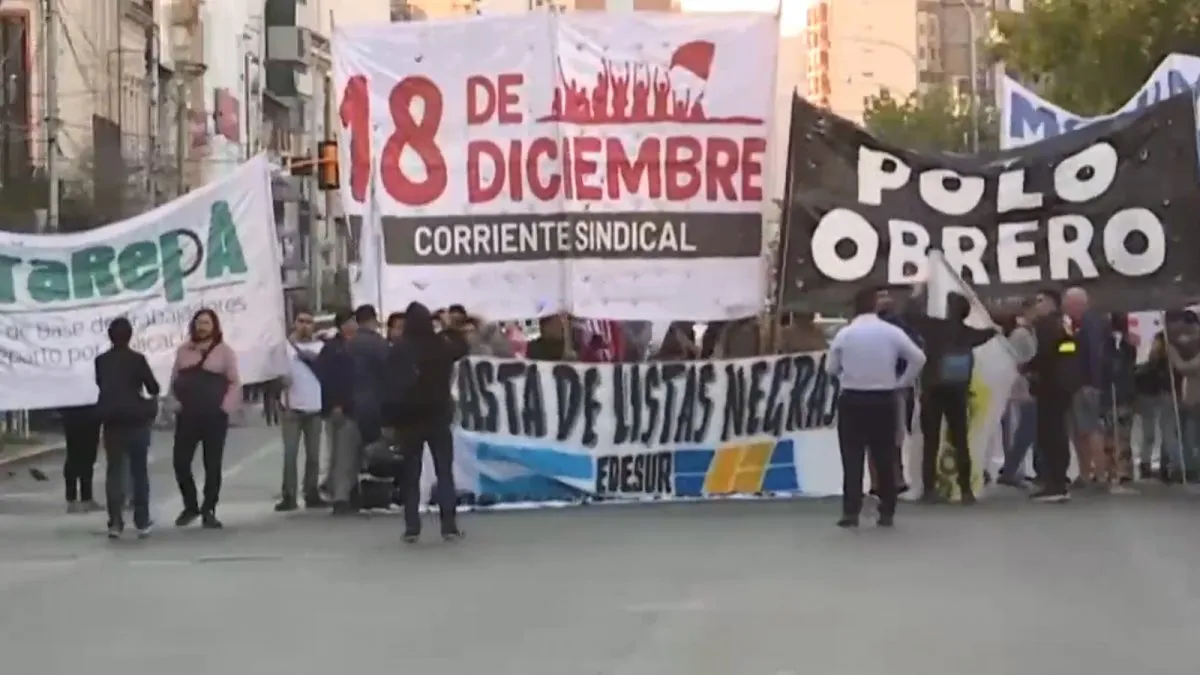 Политический кризис в Аргентине: давление на правительство Милеи