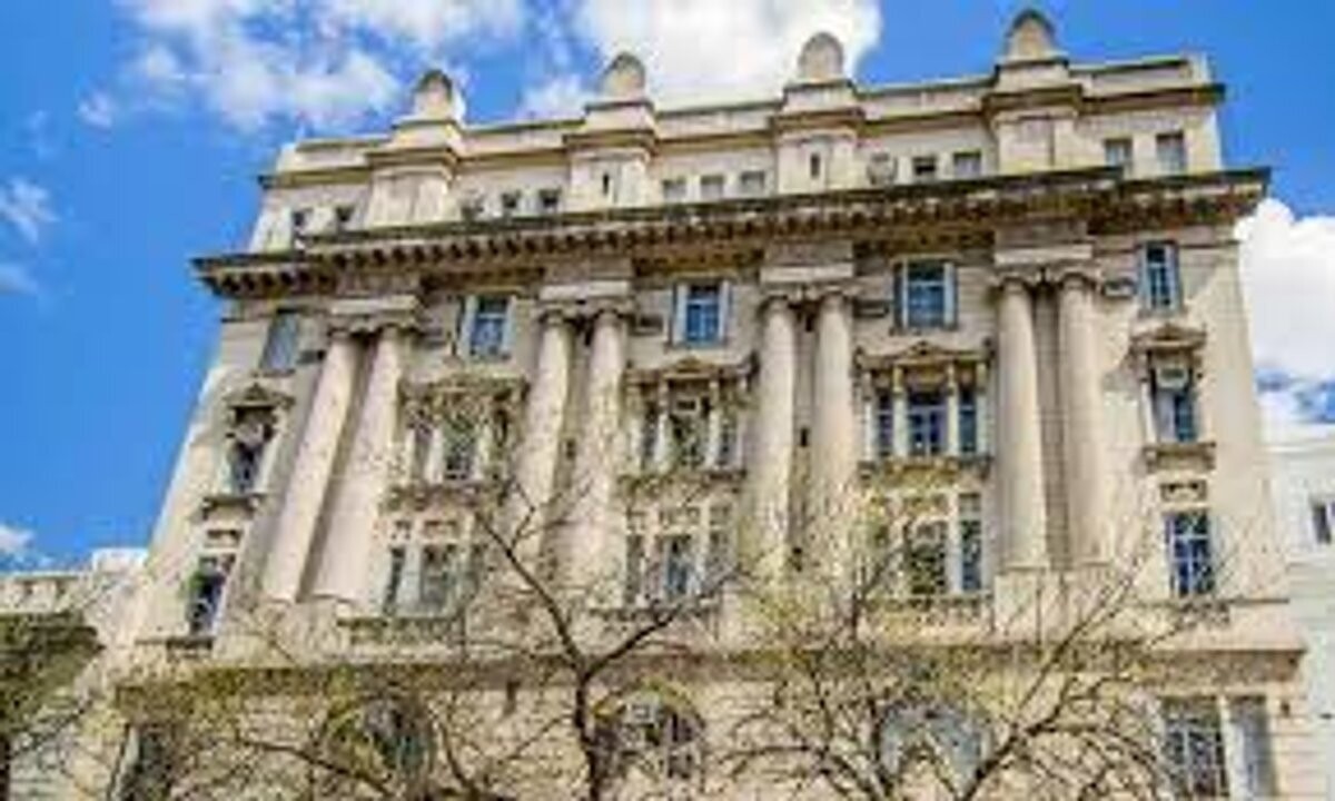 Китайского бизнесмена приговорили к тюремному сроку за сексуальные домогательства к сотрудницам