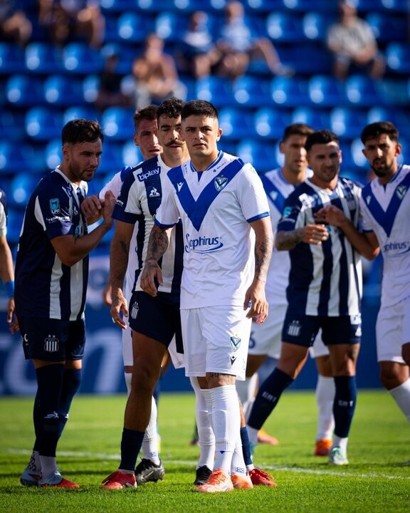 «Велес» победил «Таллес» и сохранил идеальный старт