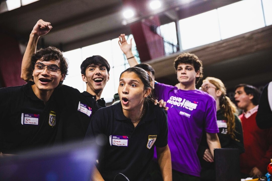 Студенты со всей страны соревнов в Кубке по робототехнике за место на Чемпионате мира 2026