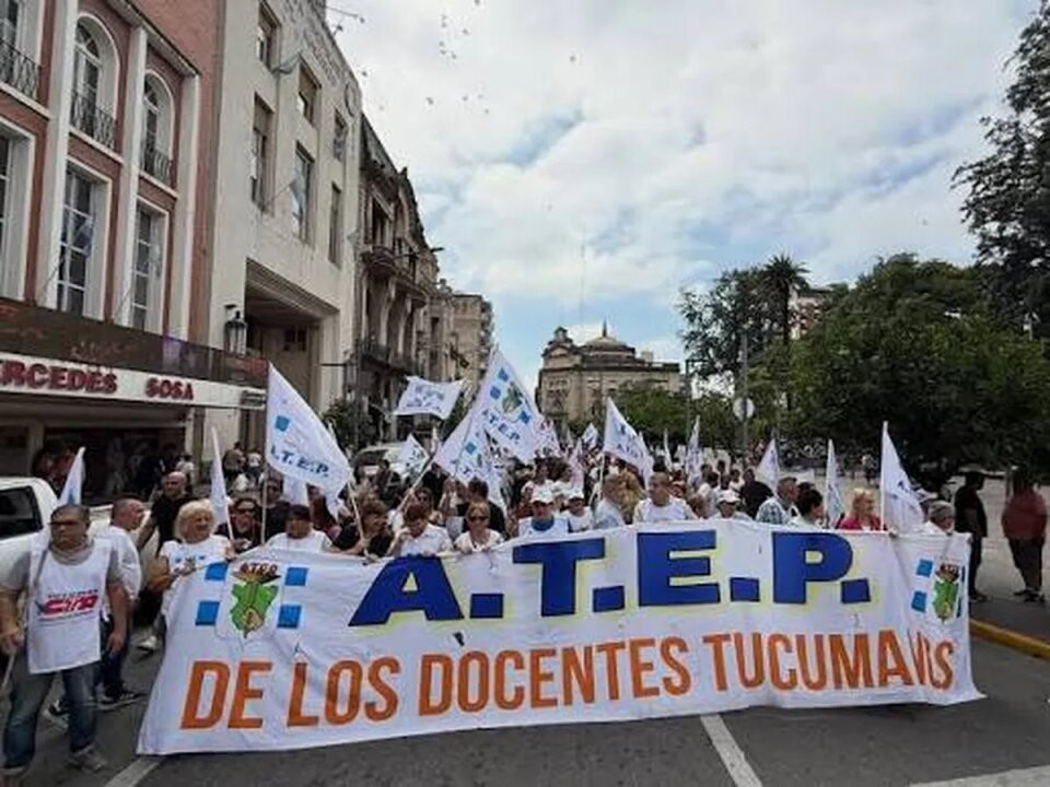 Huelga docente en Tucumán posterga el inicio de clases